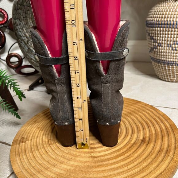 UGG Lynnea Brown Suede Leather Ankle Fold Over Booties Women’s Size 5 US - Picture 7 of 16